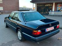 Gebraucht Mercedes 200 75 PS (55 kW) 1993 Blau Limousine