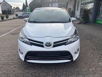 Gebraucht Toyota Verso Life 147 PS (108 kW) 2013 Weiß Van / Kleinbus