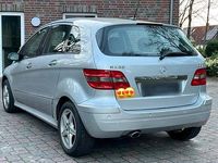 Gebraucht Mercedes B200 140 PS (102 kW) 2006 Silber Van / Kleinbus