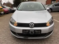 Second-hand VW Golf VII Trendline 105 CP (77 kW) 2012 Argintiu Berlinǎ