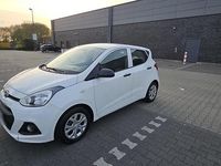 Gebraucht Hyundai i10 69 PS (50 kW) 2014 Weiß Kleinwagen