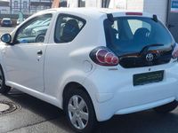 Gebraucht Toyota Aygo 68 PS (50 kW) 2010 Weiß Kleinwagen