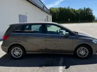 Gebraucht Mercedes B180 109 PS (80 kW) 2013 Grau Van / Kleinbus