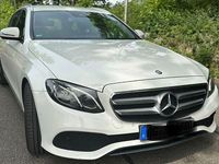 Gebraucht Mercedes E220 194 PS (142 kW) 2016 Weiß Limousine