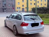 Gebraucht BMW 320 177 PS (130 kW) 2010 Silber Kombi