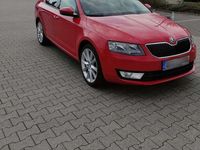 Gebraucht Skoda Octavia Elegance 150 PS (110 kW) 2015 Rot Kleinwagen