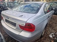 Gebraucht BMW 318 129 PS (94 kW) 2006 Titansilber metallic Limousine