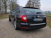 Gebraucht Skoda Superb 140 PS (102 kW) 2013 Schwarz Kombi
