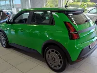 Neu Renault 5 E-Tech Evolution 89 kW (122 PS) 2026 Pop green Limousine