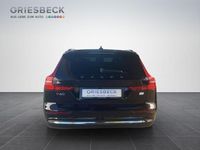Gebraucht Volvo V60 Plus 455 PS (334 kW) 2023 Onyx black / metallic Kombi