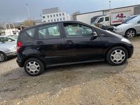 Gebraucht Mercedes A180 116 PS (85 kW) 2011 Kosmosschwarz  metalliclack Kleinwagen