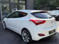 Gebraucht Hyundai i30 Classic 99 PS (72 kW) 2015 Polar white / sol Coupé