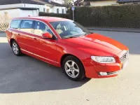 Gebraucht Volvo V70 120 PS (88 kW) 2015 Rot Kombi