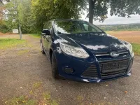 Usado Ford Focus Ambiente 101 CV (74 kW) 2014 Azul Berlina