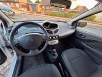 Second-hand Renault Twingo 75 CP (55 kW) 2012 Alb Hatchback