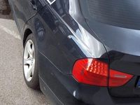 Gebraucht BMW 318 143 PS (105 kW) 2011 Schwarz Limousine
