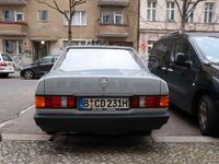 Gebraucht Mercedes 190 122 PS (89 kW) 1983 Silber Limousine