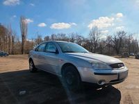 Gebraucht Ford Mondeo 125 PS (91 kW) 2001 Silber Limousine