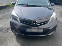 Gebraucht Toyota Yaris 69 PS (50 kW) 2014 Grau Kleinwagen