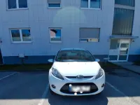 Gebraucht Ford Fiesta Ambiente 60 PS (44 kW) 2010 Weiß Kleinwagen