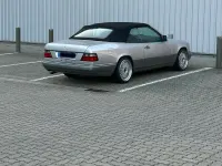 Gebraucht Mercedes E220 150 PS (110 kW) 1994 Silber Cabrio