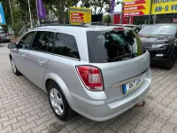 Gebraucht Opel Astra Edition 110 PS (80 kW) 2011 Argon silber/ice silver (m2) Kombi