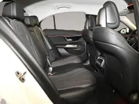 Gebraucht Mercedes E300 197 PS (144 kW) 2024 Manufacturer Limousine