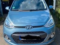 Gebraucht Hyundai i10 Edition 87 PS (63 kW) 2015 Blau Kleinwagen