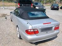 Second-hand Mercedes CLK220 2000 Argintiu Cabrio
