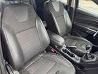 Second-hand Ford Kuga 150 CP (110 kW) 2015 Roșu SUV