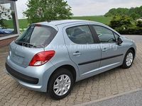Gebraucht Peugeot 207 73 PS (53 kW) 2010 Silber metallic Kleinwagen