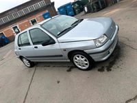 Second-hand Renault Clio 75 CP (55 kW) 1995 Argintiu Hatchback