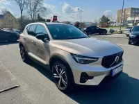 Używany Volvo XC40 Plus 163 KM (119 kW) 2024 Beżowy SUV