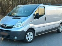 Gebraucht Opel Vivaro 115 PS (84 kW) 2015 Silber Van / Kleinbus