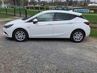 Gebraucht Opel Astra Dynamic 125 PS (91 kW) 2017 Weiß Limousine