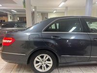 Gebraucht Mercedes E220 170 PS (125 kW) 2011 Grau Limousine
