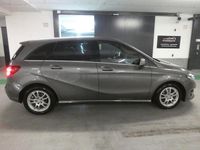 Gebraucht Mercedes B180 122 PS (89 kW) 2016 Mountaingrau Van / Kleinbus