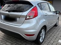 Gebraucht Ford Fiesta Titanium 125 PS (91 kW) 2013 Silber Kleinwagen