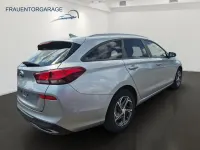 Gebraucht Hyundai i30 Edition 30 120 PS (88 kW) 2021 Shimmering silver Kombi
