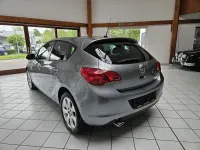 Usata Opel Astra 120 CV (88 kW) 2013 Argento Berlina