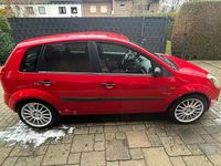 Gebraucht Ford Fiesta 80 PS (58 kW) 2005 Rot Kleinwagen