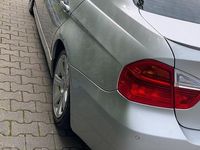 Gebraucht BMW 318 129 PS (94 kW) 2006 Silber Limousine