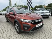 Gebraucht Dacia Jogger Expression 110 PS (80 kW) 2024 Terracottabraun Van / Kleinbus
