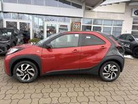 Neu Toyota Aygo X 72 PS (52 kW) 2025 Chili red perleffekt/dach myst SUV