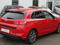 Gebraucht Hyundai i30 Intro Edition 140 PS (102 kW) 2018 Rot Limousine