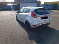 Gebraucht Ford Fiesta 82 PS (60 kW) 2010 Silber Kleinwagen