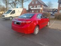 Gebraucht Toyota Corolla Executive 90 PS (66 kW) 2015 Rot Limousine