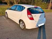 Gebraucht Hyundai i30 109 PS (80 kW) 2011 Weiß Kleinwagen