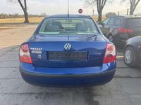 Gebraucht VW Passat Basis 102 PS (75 kW) 2001 Inkyblue perleffekt Limousine
