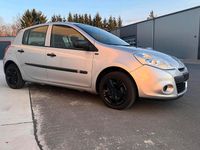 Gebraucht Renault Clio III 75 PS (55 kW) 2012 Silber Kleinwagen